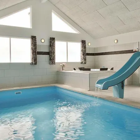 Vejlby Sleeps 22 Pool Wifi בית נופש *